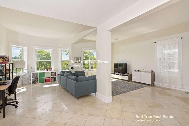 28 Babcock St, Unit 3, Unit 3