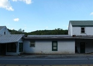 1833 Moselem Springs Rd in Hamburg, PA - Building Photo - Building Photo