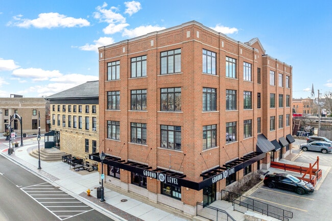 105 W St. Charles Rd