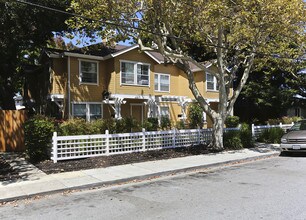 Willow Court in Menlo Park, CA - Foto de edificio - Building Photo