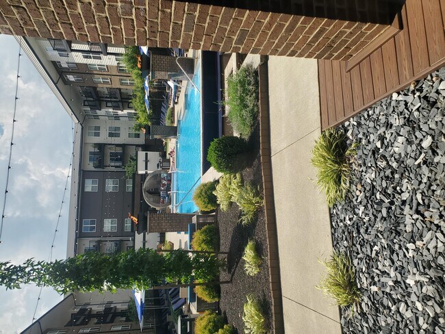 5001 Olentangy River Rd in Columbus, OH - Building Photo - Building Photo