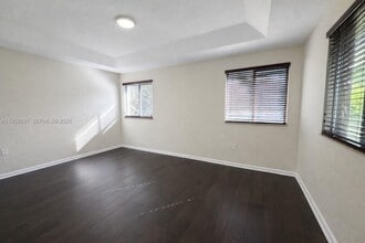 21219 NW 14th Pl, Unit 825 in Miami, FL - Building Photo - Building Photo