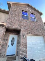 102 Robbins St in Cleburne, TX - Building Photo