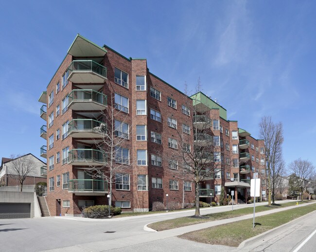 300 Keats Way Pl in Waterloo, ON - Building Photo - Building Photo