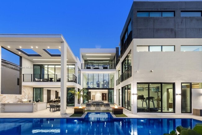 property at 1400 Bayview Dr