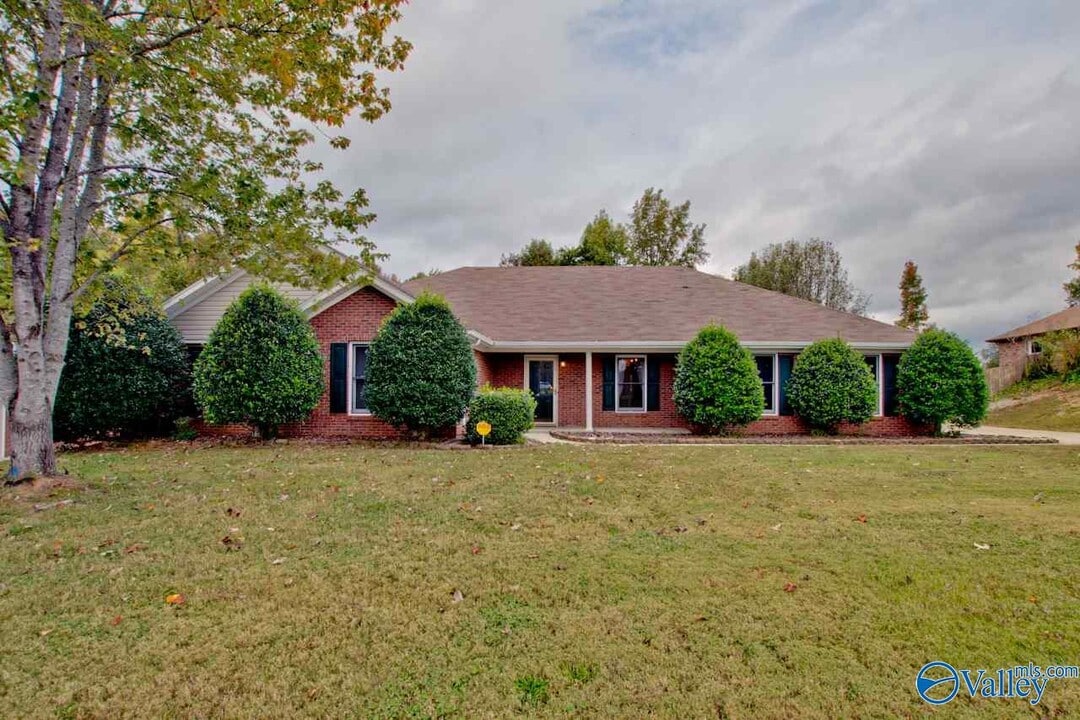 131 Clubhouse Ln in Madison, AL - Building Photo