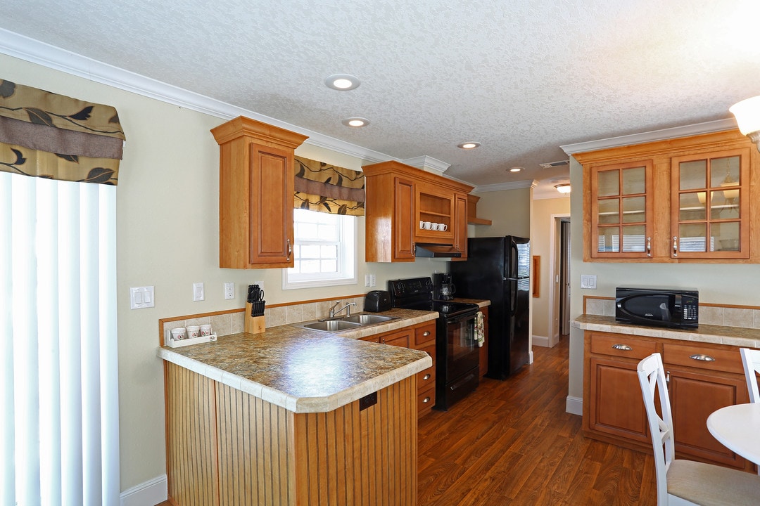 Central Park MH & RV Resort in Haines City, FL - Building Photo