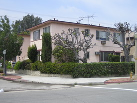 11905 Woodbridge St in Studio City, CA - Foto de edificio - Building Photo