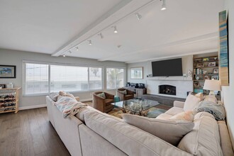1711 Camino de la Costa in Redondo Beach, CA - Foto de edificio - Building Photo
