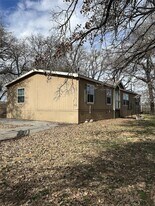 317 Co Rd 4790 in Boyd, TX - Building Photo