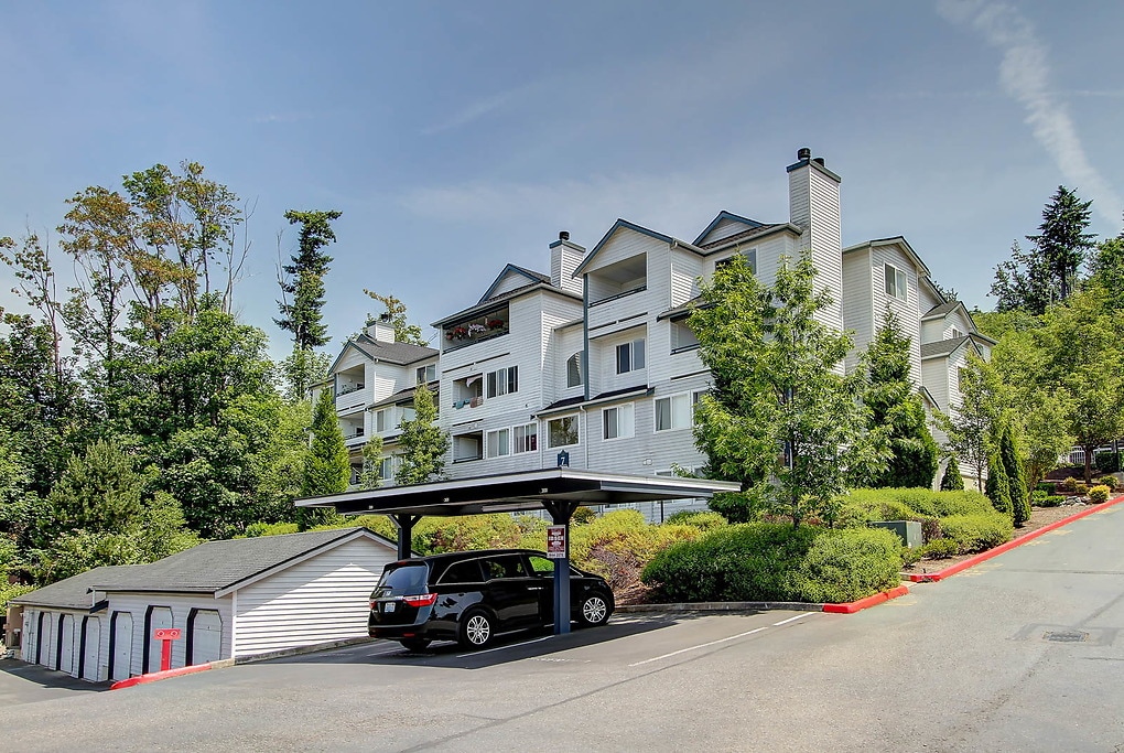 Castle Creek in Newcastle, WA - Foto de edificio