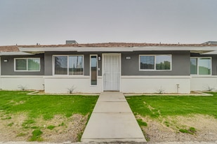 1009 Mira Loma Dr in Bakersfield, CA - Building Photo