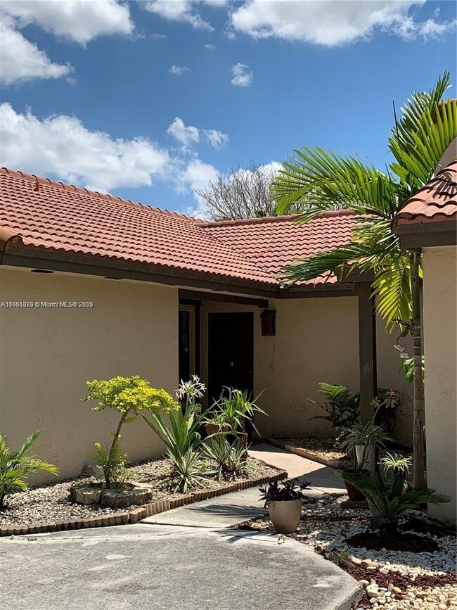 4855 SW 152nd Ct in Miami, FL - Building Photo - Building Photo