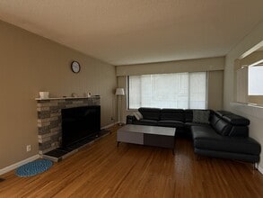 732 Mars St in Coquitlam, BC - Building Photo - Building Photo