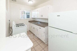 728 Darina Ave in Sacramento, CA - Foto de edificio - Building Photo