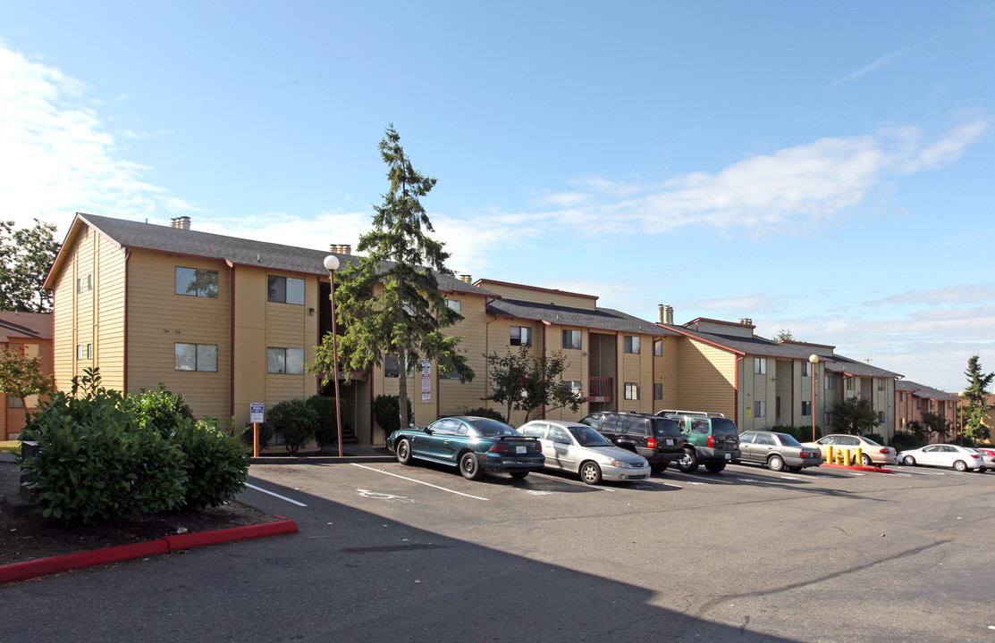 Buena Casa Apartment Homes in Kent, WA - Building Photo