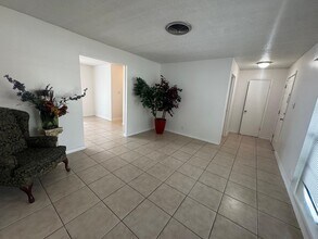 304 Richmond Ct in Laredo, TX - Building Photo - Building Photo