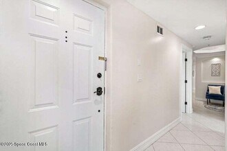 191 Seminole Ln in Cocoa Beach, FL - Foto de edificio - Building Photo