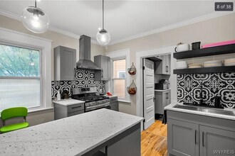 383 Summer St, Unit Summer Street Apartment in Buffalo, NY - Foto de edificio - Building Photo