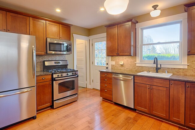 3417 42nd Ave SW in Seattle, WA - Building Photo - Building Photo