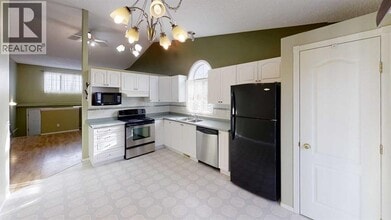 11324-1192A 92a St in Grande Prairie, AB - Building Photo - Building Photo