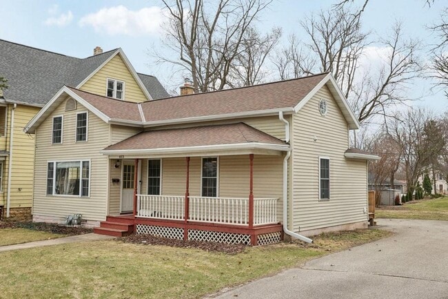 property at 413 W Center St