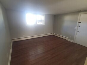 433 B Sea St, Unit 2 in Quincy, MA - Building Photo - Building Photo