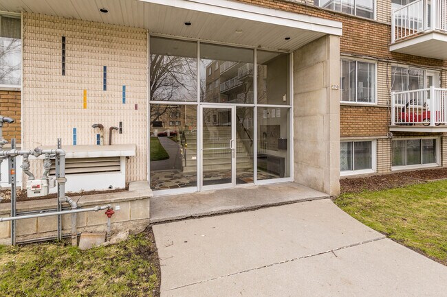 5332 Dudemaine Rue in Montréal, QC - Building Photo - Building Photo