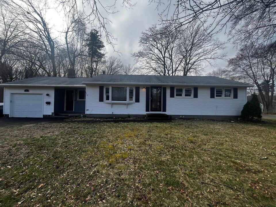 26 Wagon Rd in Enfield, CT - Building Photo