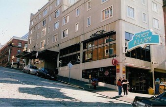 Market House in Seattle, WA - Building Photo - Building Photo