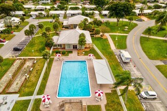 220 NW 25th Ct in Pompano Beach, FL - Building Photo - Building Photo