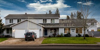 25160 E Broadway Ave in Veneta, OR - Building Photo