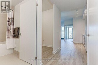 250-250 Lawrence Ave W in Toronto, ON - Building Photo - Building Photo