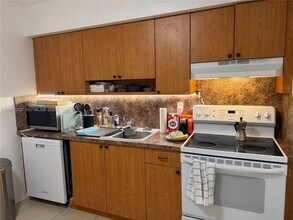 2620 SW 51st St in Fort Lauderdale, FL - Building Photo - Building Photo