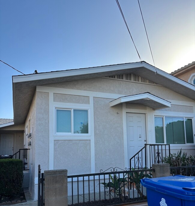 property at 581 W 16th St