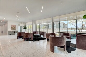 800 Embassy Dr in Austin, TX - Building Photo - Building Photo