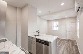 2102 South St in Philadelphia, PA - Building Photo - Building Photo