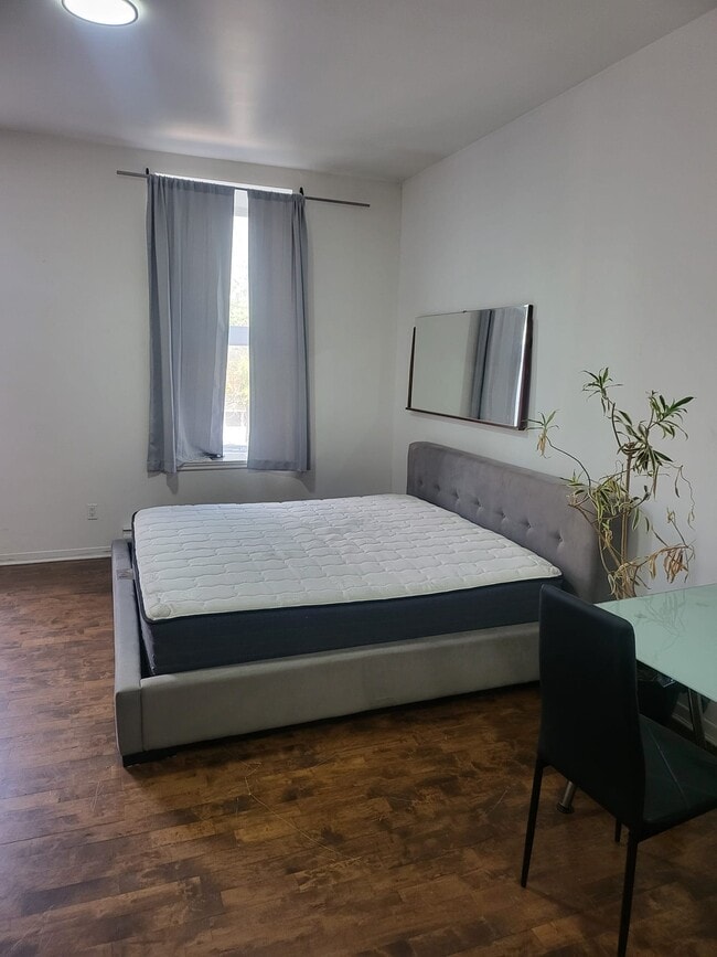 property at 4298 Saint Laurent Boul