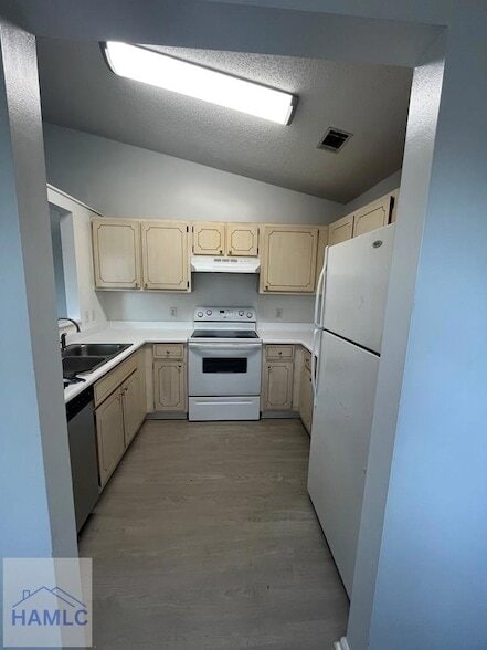 910 Brett Dr in Hinesville, GA - Foto de edificio - Building Photo