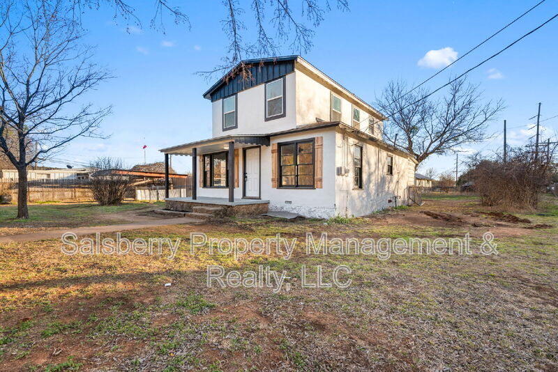 304 Bryan St in Glen Rose, TX - Building Photo