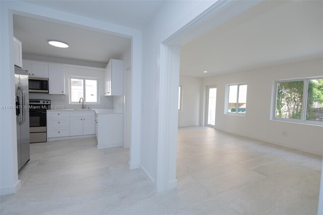 2675 SW 24th Ter in Miami, FL - Building Photo - Building Photo