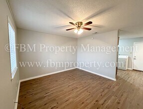 330 W College St-Unit -1 in Fairfield, TX - Building Photo - Building Photo