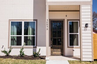 5205 Bataan Rd in Houston, TX - Building Photo - Building Photo