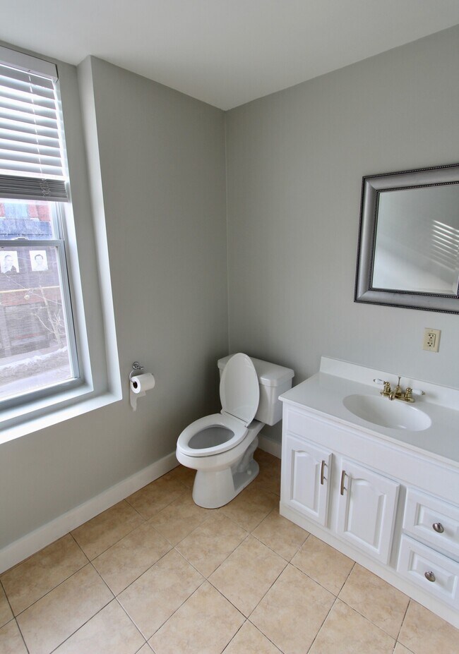 327 Main St in Fitchburg, MA - Building Photo - Building Photo