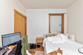 910 W Gunnison St in Chicago, IL - Foto de edificio - Building Photo