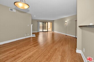1633 S Bentley Ave in Los Angeles, CA - Building Photo - Building Photo