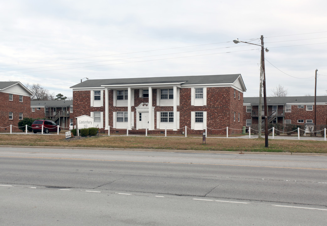 Canturbury Hills in Jacksonville, NC - Building Photo