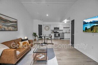 7008 Erie Rd in Derby, NY - Foto de edificio - Building Photo