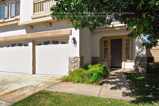 15418 Rochelle St in Fontana, CA - Foto de edificio - Building Photo