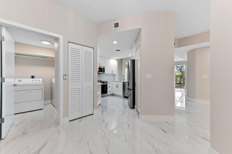 12454 Crystal Pointe Dr in Boynton Beach, FL - Building Photo - Building Photo